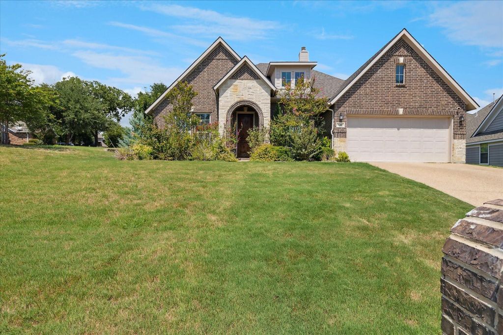640 Three Tee Ct, Grand Prairie, TX