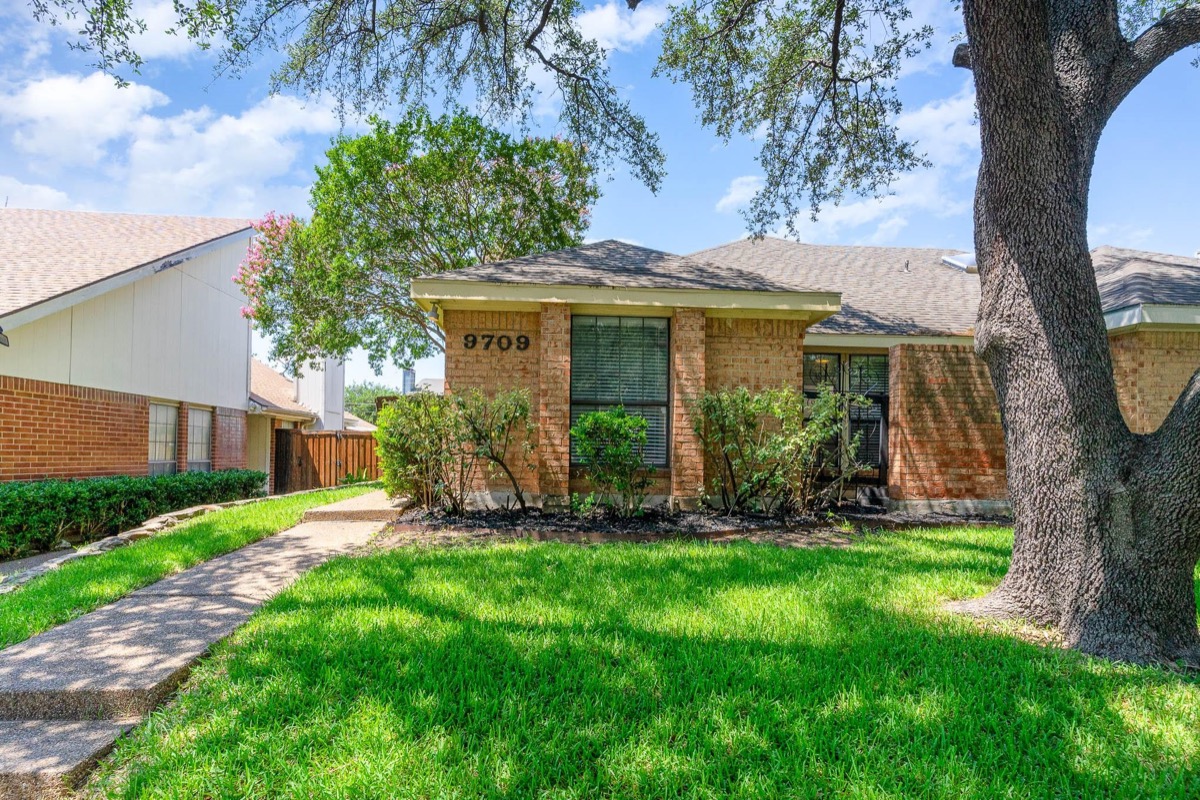 9709 Springtree Ln, Dallas, TX